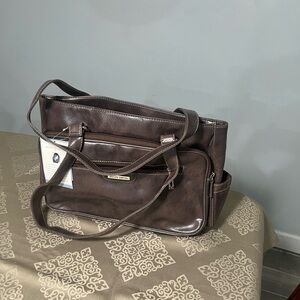 Women hand bad with organizer Jaclyn Smith